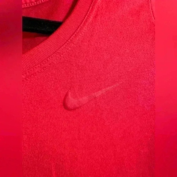 Nike short sleeve dri-fit top - Picture 2 of 6